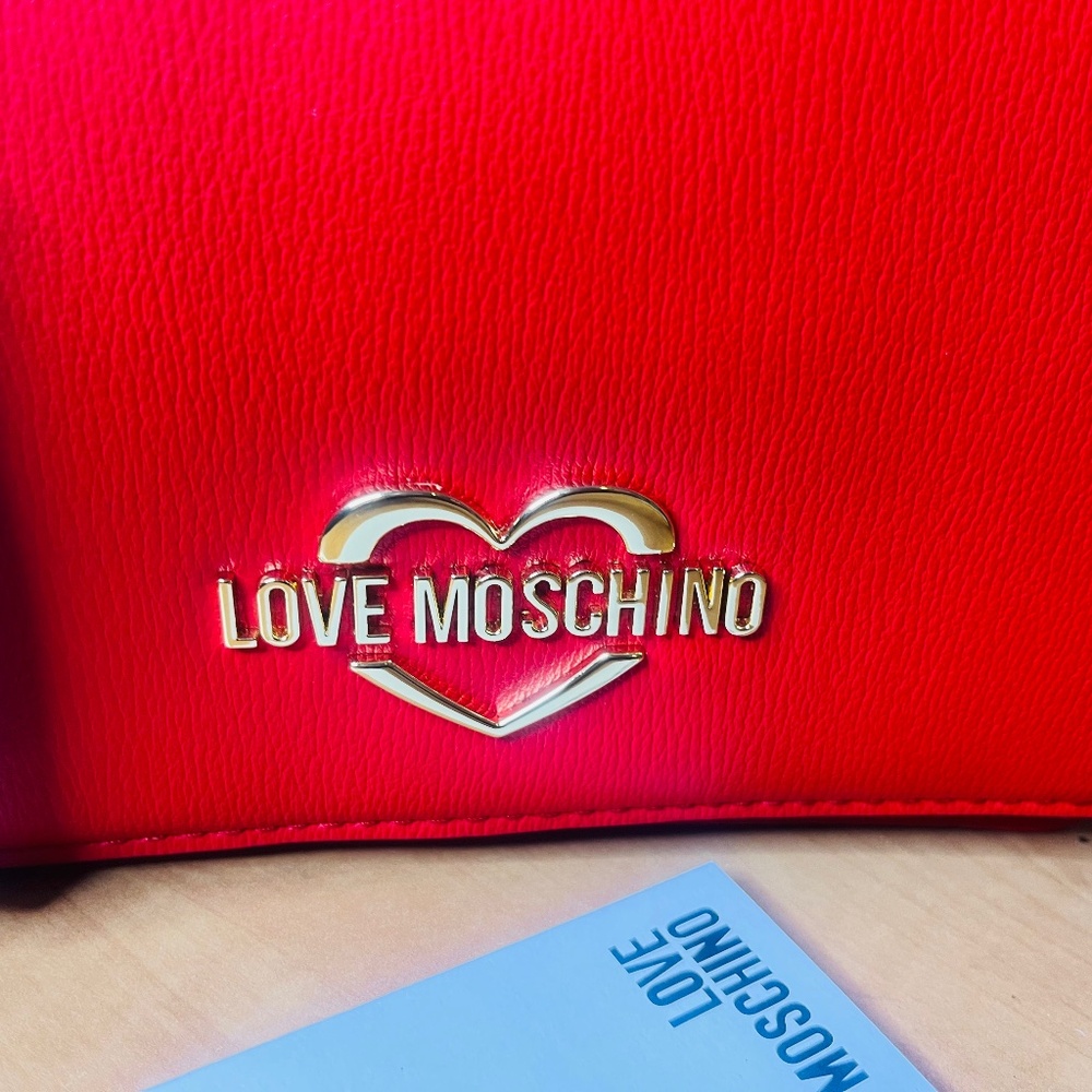 Love moschino